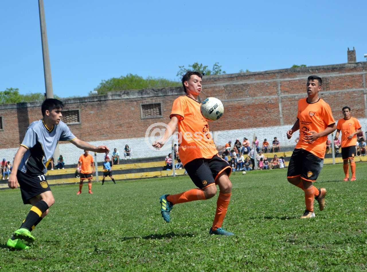 En el primer tiempo la IASA quedó con 10 por expulsión del defensa George Ovcherenko en el final cualquiera de los dos lo pudo ganar.